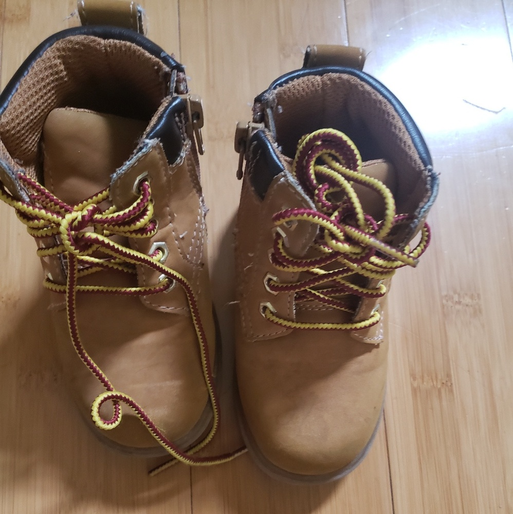 Preowned Eddie Bauer Boots